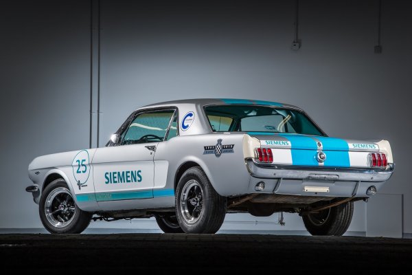 Беспилотный Ford Mustang 1965 года станет участником гонки в Гудвуде
