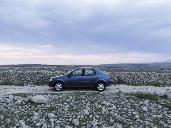 «Типичное нищебродство»: «Горе-лайфхакера» высмеяли за самодельный подлокотник для Renault Sandero
