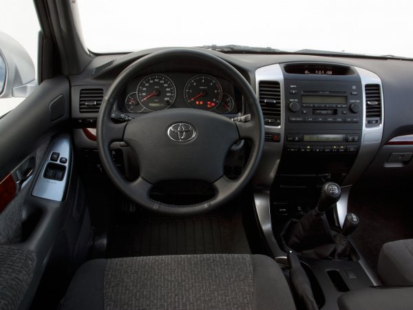 «Прадик» за копейки: Можно ли купить Toyota Land Cruiser Prado за 900 000 рублей выяснил эксперт