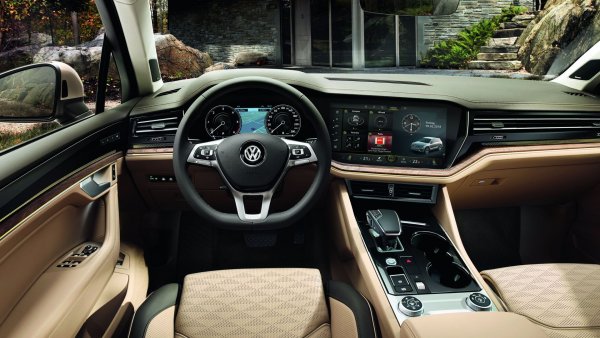 «Блестящий, как ёлка»: О новом Volkswagen Touareg рассказал эксперт