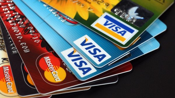 Эксперты: Россияне с начала 2018 года взяли на 65% больше кредитных карт