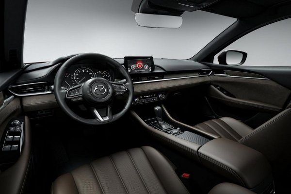 «И хочется, и колется»: Своими впечатлениями от Mazda 6 поделился обзорщик