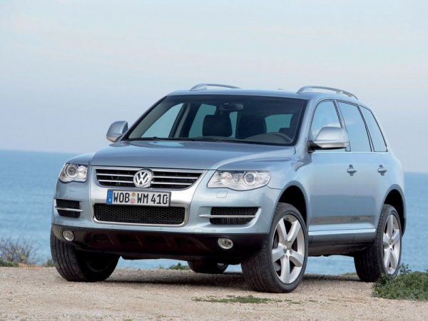 «Прадик» – лучший семьянин»: О выборе между Volkswagen Touareg и Land Cruiser Prado рассказали в сети