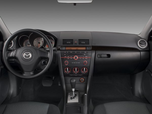«Хуже, чем автохлам»: Как не «попасть» при покупке Mazda 3 с пробегом, рассказал эксперт