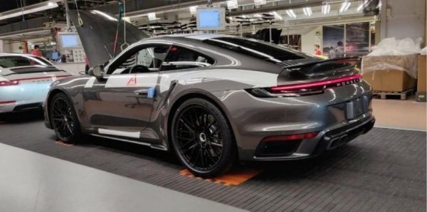 Новый Porsche 911 Turbo без камуфляжа появился в Сети