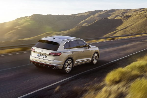 «Явный пафос»: Блогер снял чеcтный обзор на Volkswagen Touareg 2019