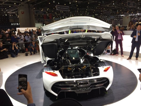 Компания Koenigsegg в рамках Женевского автосалона представила публике свой новый гиперкар Jesko
