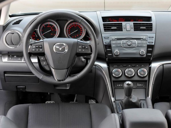 «Ещё одно японское ведро»: Популярный блогер откровенно рассказал о Mazda 6 в «топе»