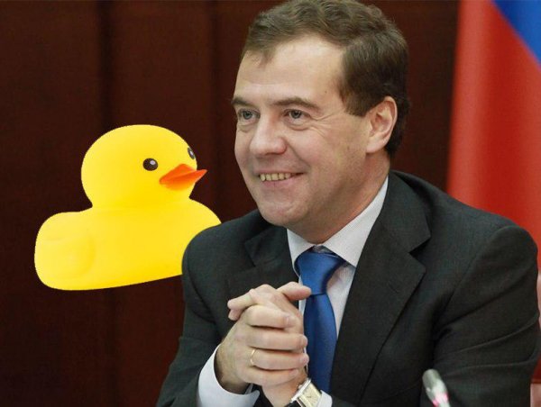 «Губки уточкой»: Медведев признался, что много времени проводит за обработкой в Instagram