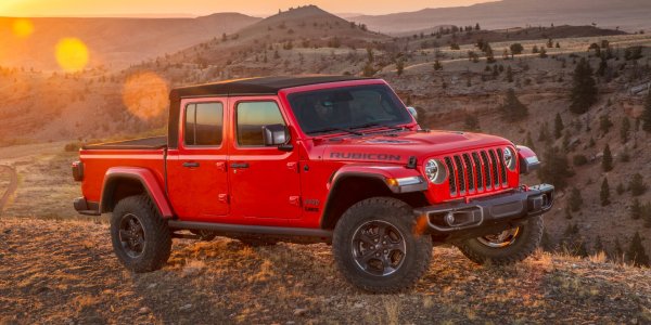 Названы ценники и дата начала продаж нового внедорожного пикапа Jeep Gladiator