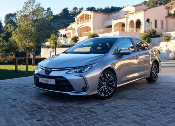 «Косяки», про которые никто не расскажет: Минусы новой Toyota Corolla 2019 назвали блогеры