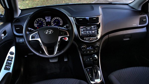 «Хороший, но не купил бы»: Работавший в такси Hyundai Solaris оценил блогер