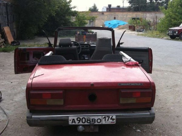 «Я буду на красном корыте»: Переделанный под кабриолет ВАЗ-2107 насмешил пользователей сети