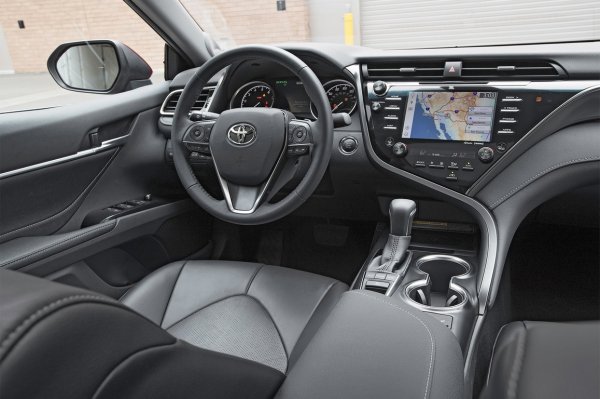 Защитить дешевле, чем ремонтировать: О самостоятельных доработках новой Toyota Camry рассказал владелец