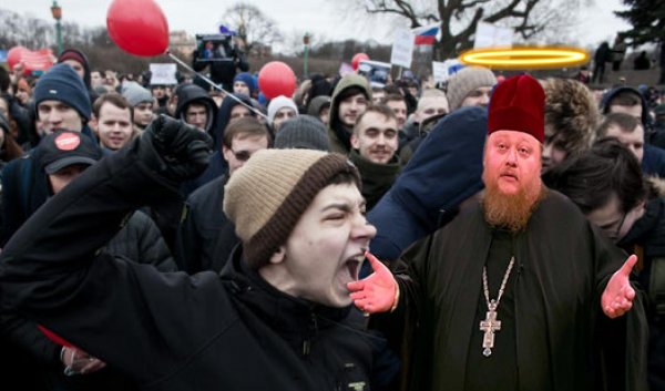 «Сомнительные мистические услуги!»: В защиту сквера в Екатеринбурге начали выступать  священники