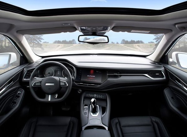 «Выглядит как Lexus, едет как Китай»: Тест-драйв нового Haval F7 провел автоэксперт
