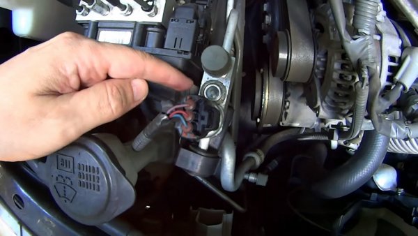 «Мастера здесь не нужны»: Как на Toyota Camry 40 проверить работоспособность кондиционера рассказал владелец