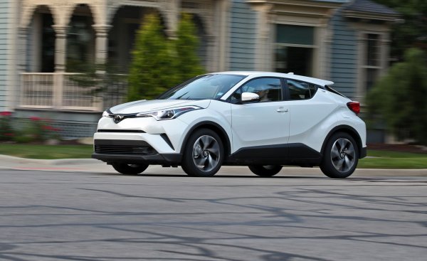 «Тойота творит чудеса»: Блогеры протестировали полноприводный Toyota CH-R на бездорожье