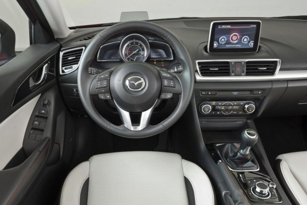 Лайфхаки по «матрешке»: Какие секреты Mazda 3 нужно знать ее владельцам