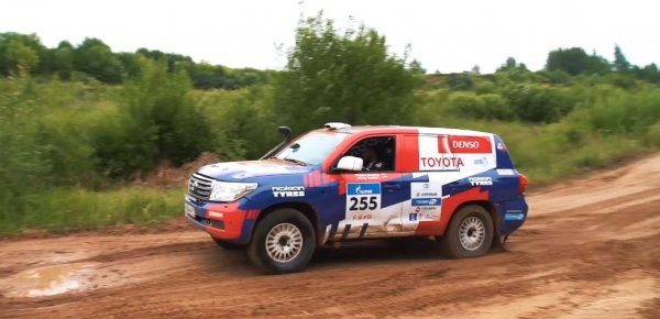 Боевой Терминатор для ралли: Блогер представил самый мощный Toyota Land Cruiser 200 в России