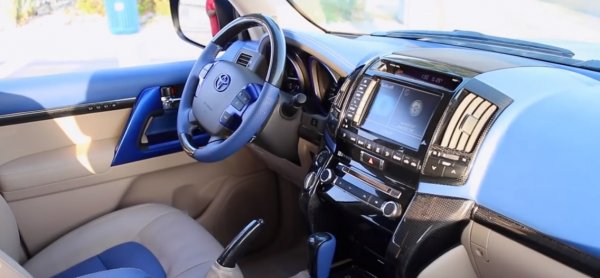 «50 оттенков синего»: Яркий тюнингованный Toyota Land Cruiser показали в сети