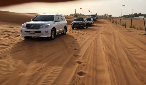 «Гнал траверсом по дюне и орал от ужаса»: Владелец рассказал, чем закончилась поездка на Toyota Land Cruiser 200 по пустыне