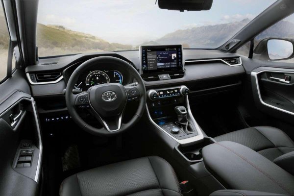 «Кодиак» и «ИксТрейл» могут спать спокойно:  Почему Toyota RAV4 может ожидать провал в России