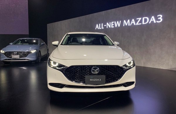 Вот и дожили - у машин галлюцинации: Mazda 3 из-за сбоев в ПО создает аварийные ситуации