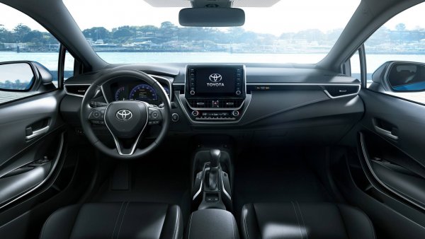 Похожа на «Камри» как «Гранта» на «Весту»: Чем может «похвастаться» Toyota Corolla 2020