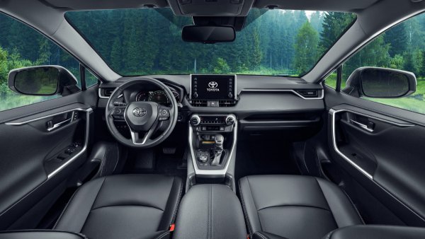 Куча минусов, но всё равно популярен: В чем причина успеха нового Toyota RAV4?