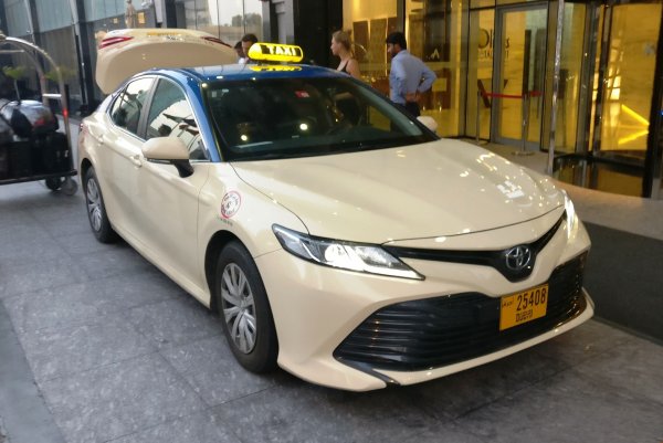 Toyota Camry XV70 в такси: Спина на не болит, в отличие от головы
