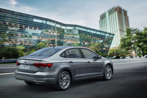 Корейский агрессивный стиль против немецкой надежности: Почему обновленный Volkswagen Polo «сдатся» перед рестайлинговым Hyundai Solaris