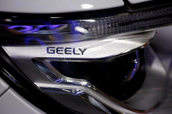 Ключи от компании Geely «прилетят» на дронах? Как отреагируют российские автолюбители на такую инновацию?