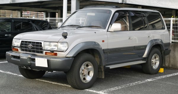 Такое «лухшери» сейчас бы не прошло: Какие особенности были у Toyota Land Cruiser 80