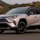 Эффектный, но «заносчивый»: Как проявил себя Toyota RAV4 пятого поколения на ранних пробегах