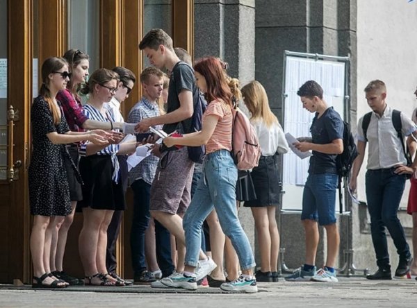 Киев отменил режим самоизоляции для абитуриентов из Донецка и Луганска